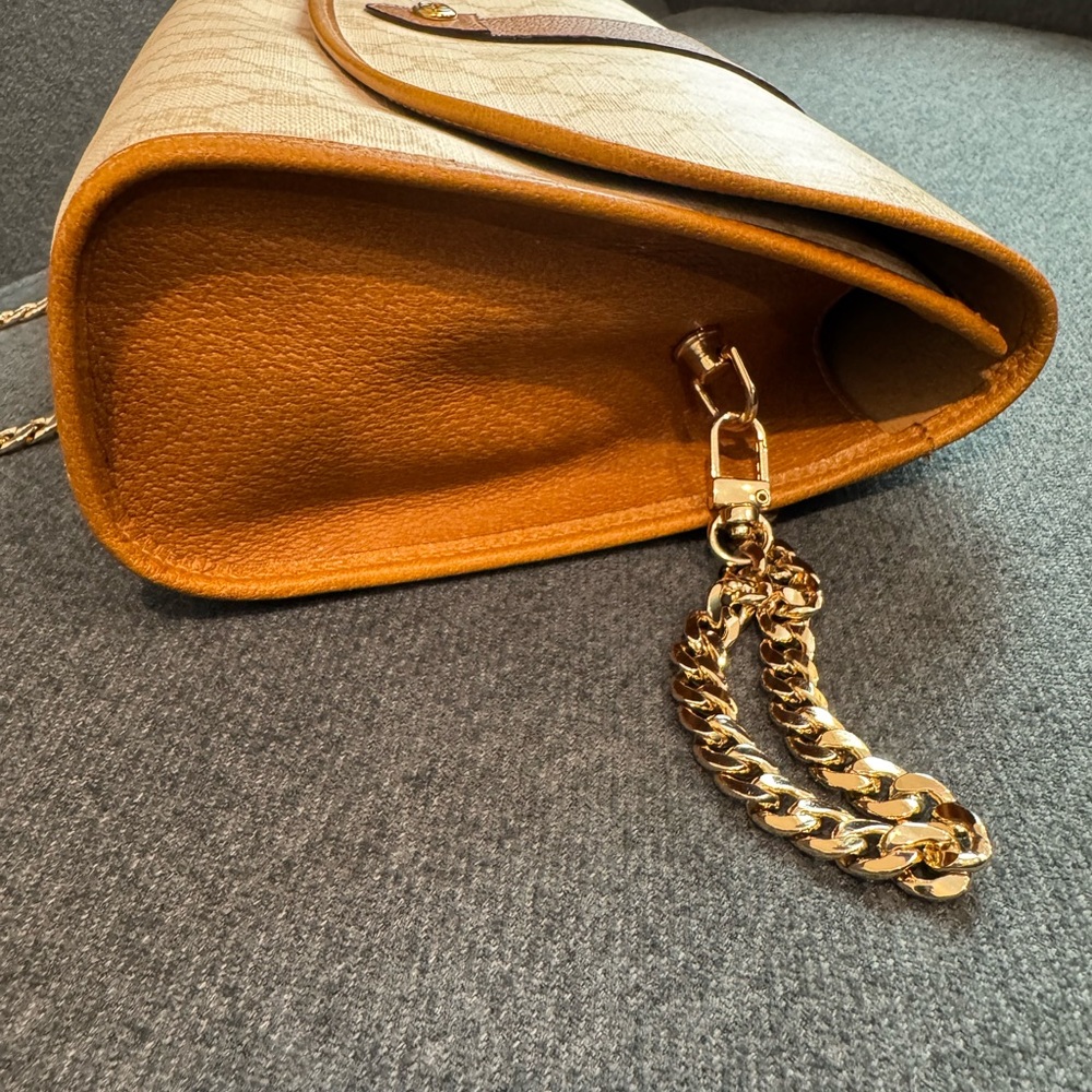 Authentic Gucci white monogram coated canvas crossbody bag - Picture 14 of 16